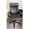 Image 5 : LIGHT WOOD/BLACK CONTEMPORARY 2 DRAWER L-SHAPED OFFICE DESK WITH BLACK MOBILE OFFICE CHAIR