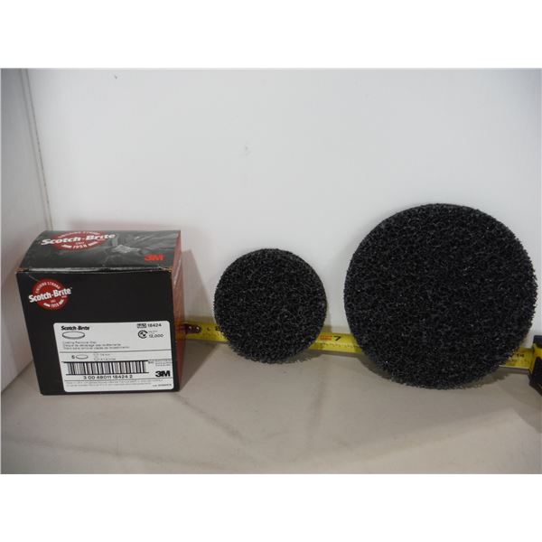 LOT DE 7 DISQUES DE DÉCAPAGE DE REVÊTEMENT SCOTCH-BRITE ASSORTIS
