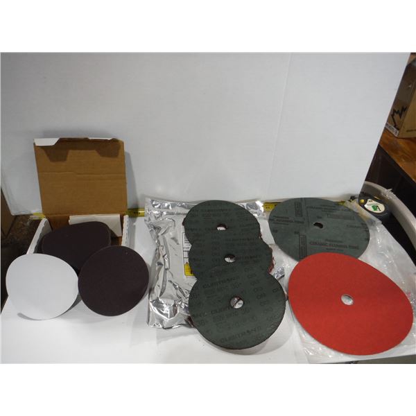 LOT DE 50 DISQUES DE PONÇAGE ASSORTIS