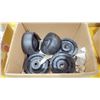 Image 2 : LOT DE 5 ROUES EN NYLON ROLLX À ROULEMENT À ROULEAUX