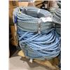 Image 1 : *USAGÉ* CORDE AVEC CROCHET 250' (BLEU)