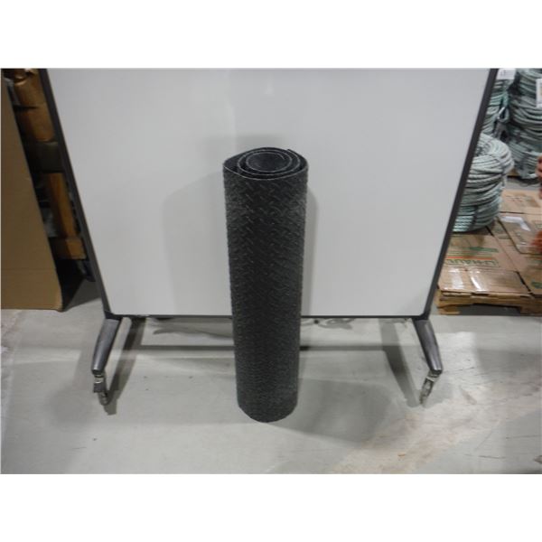 TAPIS WEARWELL SPONGECOTE AVEC GRITSHIELD #416, DIAMANT 3'X5'X9/16" ÉPONGE PVC/PVC NOIR