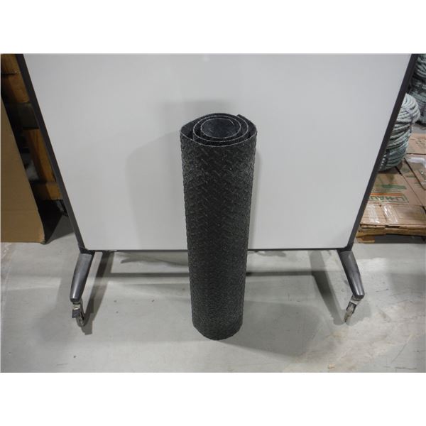 TAPIS WEARWELL SPONGECOTE AVEC GRITSHIELD #416, DIAMANT 3'X5'X9/16" ÉPONGE PVC/PVC NOIR