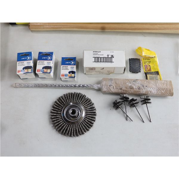 LOT DE 13 ACCESSOIRES D'OUTILLAGE ASSORTIS