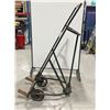 Image 2 : CHARIOT MÉTALLIQUE POUR RÉSERVOIR DE PROPANE 100 LBS