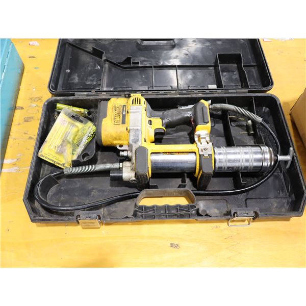 **USAGÉ** PISTOLET À GRAISSE SANS FIL DEWALT