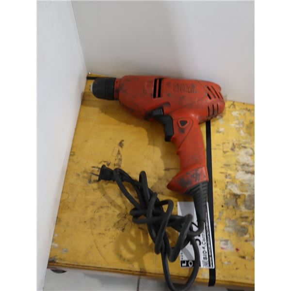 **USAGÉ** PERCEUSE ÉLECTRIQUE BLACK & DECKER