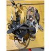 Image 1 : LOT DE 2 **USAGÉ** HARNAIS ASSORTIS ET 2 CORDES D'ASSURANCE