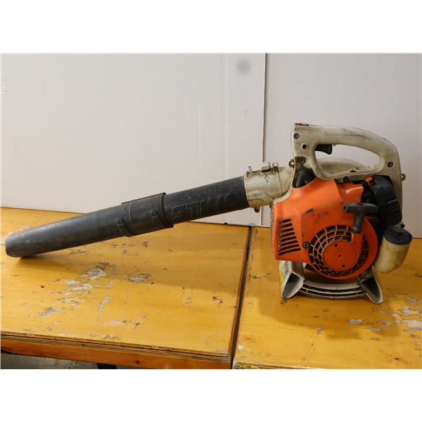 **USAGÉ** SOUFFLEUSE À FEUILLES STIHL #DG60