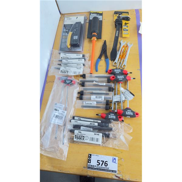 LOT DE 29 OUTILS ET ACCESSOIRES ASSORTIS