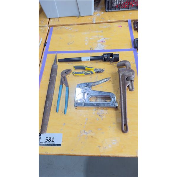 LOT D'OUTILS ASSORTIS