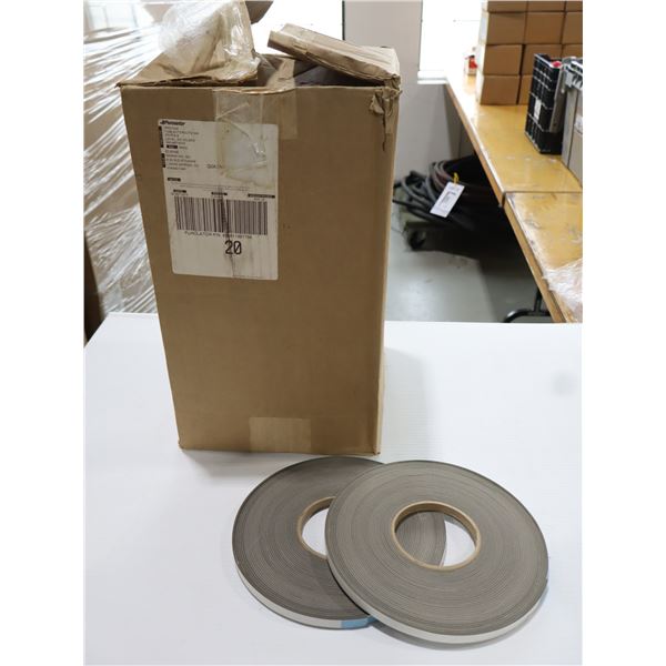 BOÎTE DE 40 ROULEAUX DE MOUSSE COUPE-FROID 1 COTE ADHÉSIVE 3/8"X1/16" 40'/ROULEAU