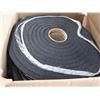 Image 2 : BOÎTE DE 24 ISOLANTS EN MOUSSE NOIRS B1A 5/8 X 5/8 25'/ROULEAU