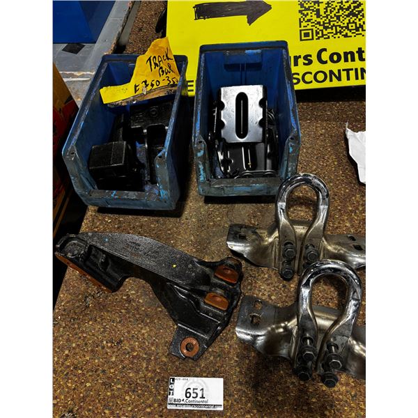 LOT DE PIÈCES EN MÉTAL POUR FORD HEAVY DUTY (f250, f350, f450)ASSORTIES