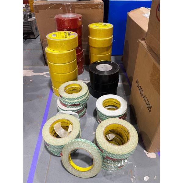 LOT DE 50+ RUBAN ASSORTI (SCOTCH 410 1/2",&  DUCT TAPE ROUGE, NOIR, ET JAUNE)