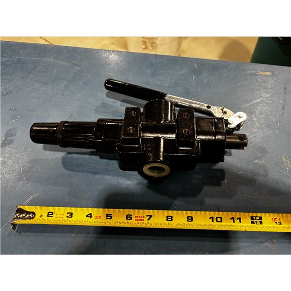 LOT : ASY VALVE HYDRAULIQUE 3625 psi