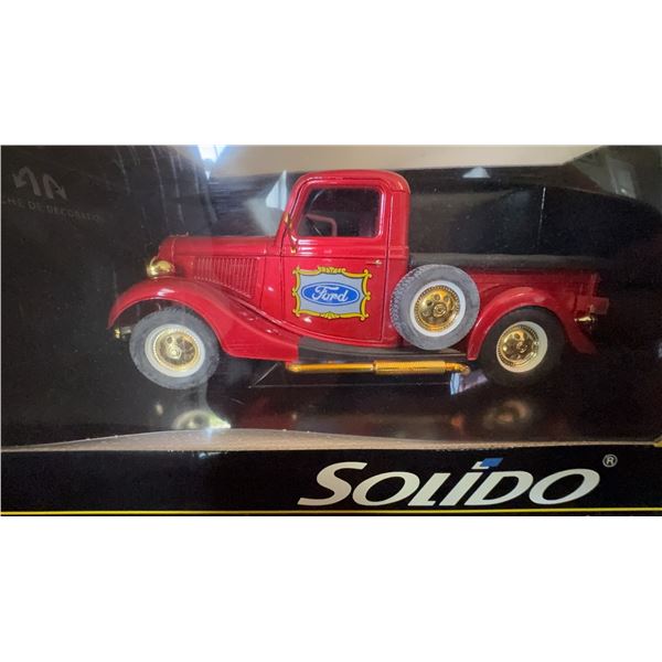 Solido Custom Ford Pick-Up Die Cast Model Ref. 8303