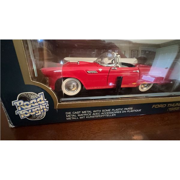 Road Tough 1:18 Die-Cast 1955 Ford Thunderbird Model