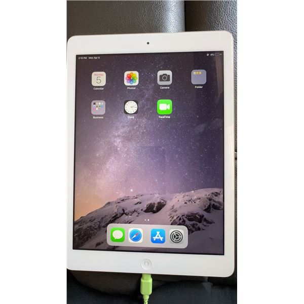 Apple iPad Air 1st Gen 16GB Wi-Fi Model MD788LL/B