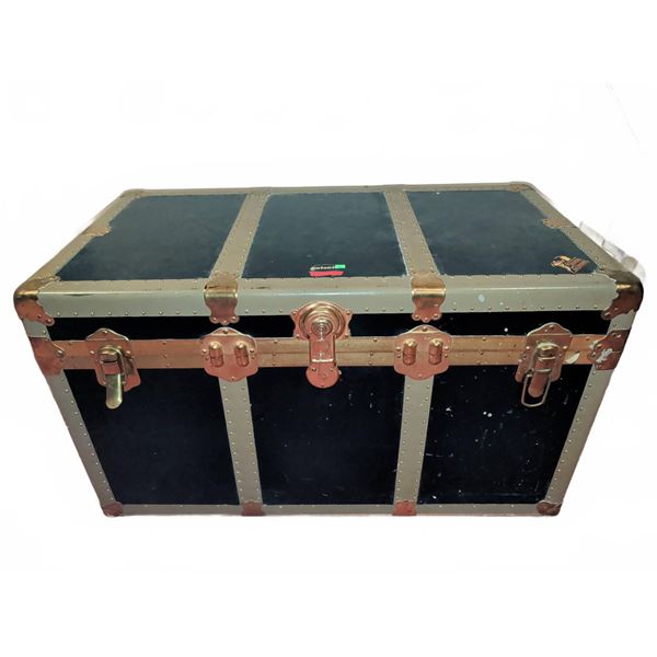Eatonian 4 Ply Construction Steamer Trunk with Key