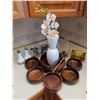 Image 1 : Lot: Wooden Salad Set, Glass Bottles, Ceramic & Metalware