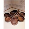 Image 2 : Lot: Wooden Salad Set, Glass Bottles, Ceramic & Metalware