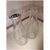Image 4 : Lot: Wooden Salad Set, Glass Bottles, Ceramic & Metalware