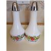 Image 6 : Lot: Wooden Salad Set, Glass Bottles, Ceramic & Metalware