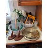 Image 2 : Kitchen and Home Decor Lot