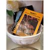 Image 5 : Kitchen and Home Decor Lot