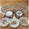 Image 2 : 5 Decorative Plates with Humorous Motifs and 2 Woven Hand Fans