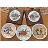Image 3 : 5 Decorative Plates with Humorous Motifs and 2 Woven Hand Fans