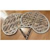 Image 4 : 5 Decorative Plates with Humorous Motifs and 2 Woven Hand Fans