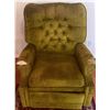 Image 3 : Green Velvet Recliner Armchair with Tufted Back, Knit Throw, and Floral Area Rug
