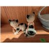 Image 5 : 3 Cat Figurines and Beswick Pottery Basket