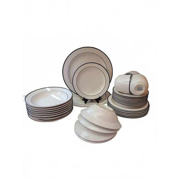 Noritake Stonecrest Fine China Dinnerware Set for Eight