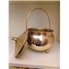 Image 2 : 3 Brass Cauldron-Style Pots with Lids and Accessories