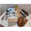 Image 2 : Lot: Darts, Cribbage Board, Spalding Glove, GE Clock Radio