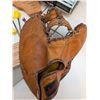Image 7 : Lot: Darts, Cribbage Board, Spalding Glove, GE Clock Radio
