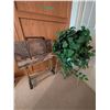 Image 2 : Four Classic Retro Folding TV Trays and Faux Ivy Plant