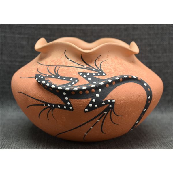 ZUNI POTTERY VASE (DELDRICK CELLICION)