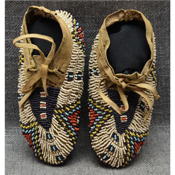 SIOUX FULLY BEADED CHILD MOCCASIN'S