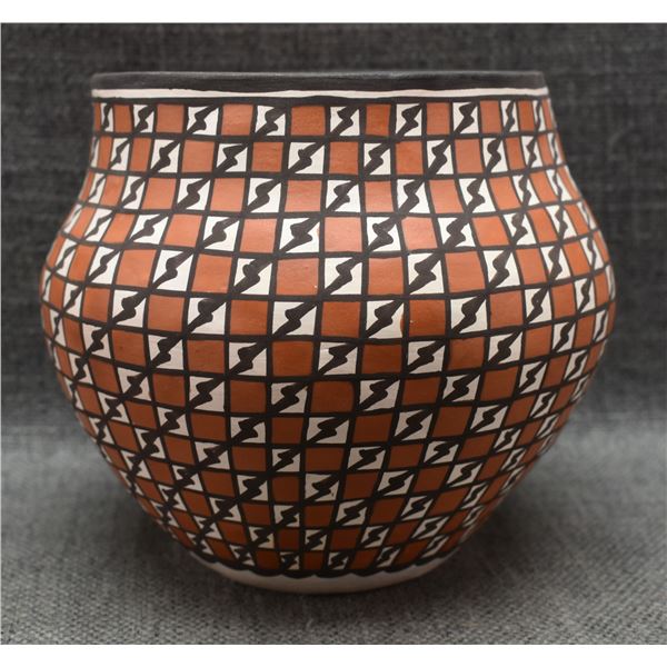 ACOMA INDIAN POTTERY JAR (MILDRED ANTONIO)