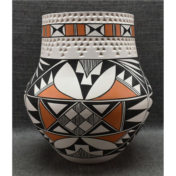 ACOMA CERAMIC VASE (B. VICTORINO)