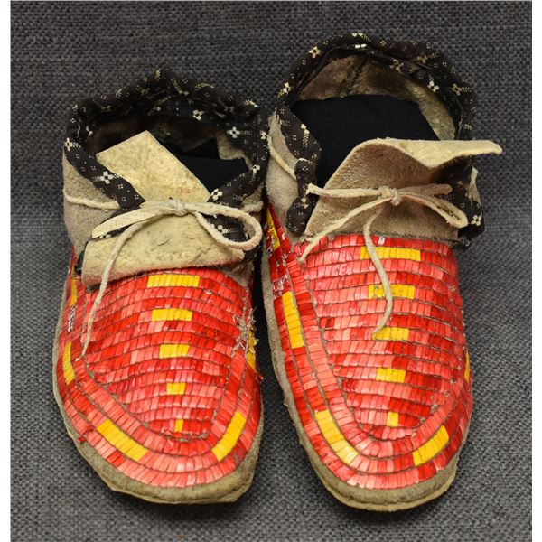 SIOUX CHILD'S MOCCASINS