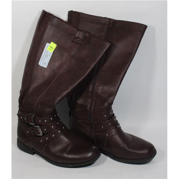 RED BOOTS WOMENS SIZE 7 LEG STRETCH FOR LARGER CAL