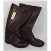 Image 1 : RED BOOTS WOMENS SIZE 7 LEG STRETCH FOR LARGER CAL