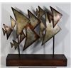 Image 1 : LARGE METAL DECORATION FEATURING ABSTRACT FISH