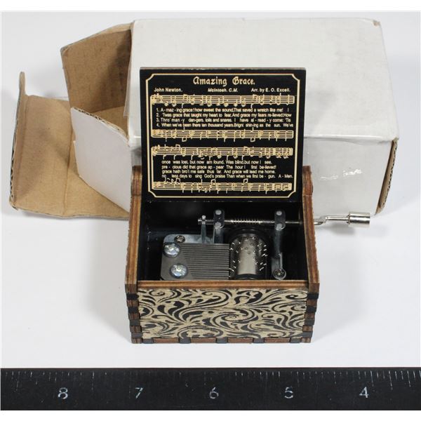NEW AMAZING GRACE CRANK STYLE WOODEN MUSIC BOX