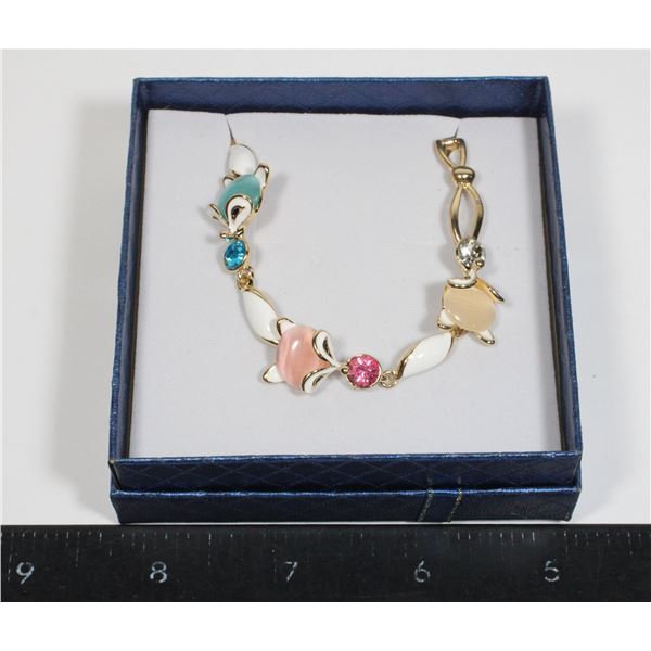NEW GOLD TONE FOX DESIGN BRACELET